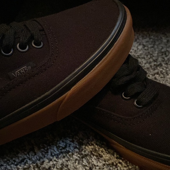 Vans - Picture 2 of 5